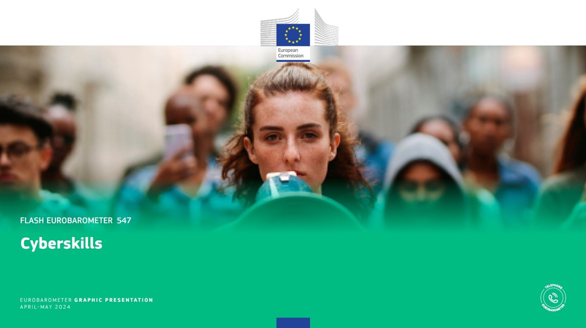 Kvinde går med megafon. i forgrunden er teksten cyberskills og EU logo